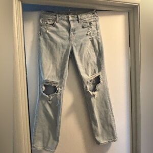 AMERICAN EAGLE Women’s straight leg jeans with distressing Size 4 Regular